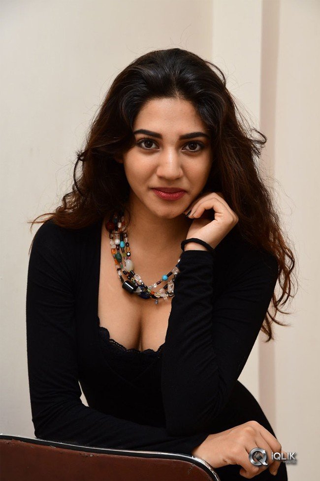 Sonakshi-Singh-Hot-Pics